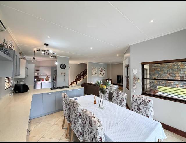 4 BEDROOM TOWNHOUSE FOR SALE IN ZIMBALI ESTATE